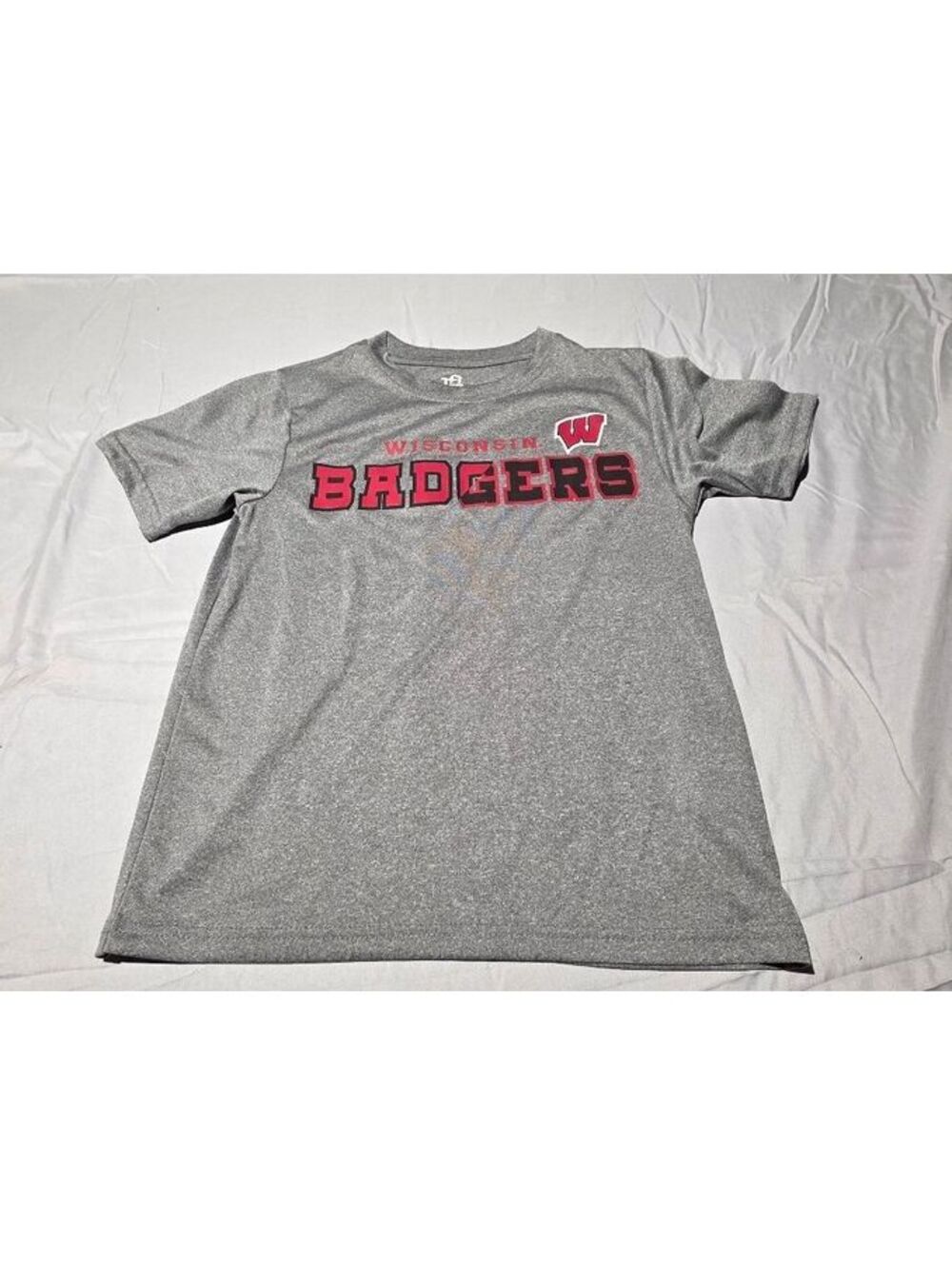 Team Athletics Wisconsin Badgers Gray T-Shirt Size S (6/7)